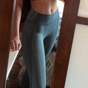 Lululemon In Movement Leggings 25”